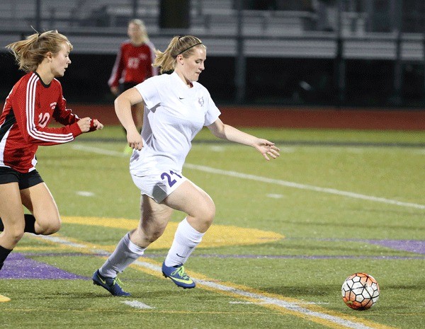 Kyra McConaghy beats a Snohomish player to the ball in Tuesday's match.