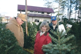 Monika Scherffius eyes a tree as Harley Scherffius