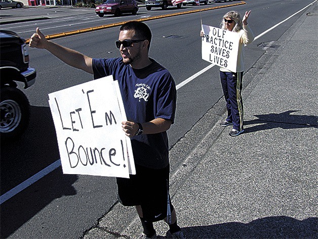 Retired Air Force Master Sgt. Roy Dietz rallies in support of OLF operations Saturday.