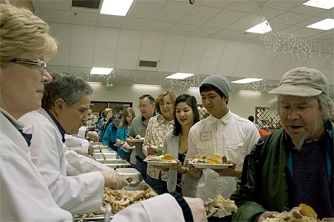 Volunteers heap Thanksgiving favorites