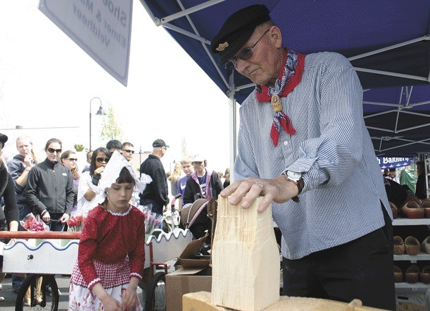 Shoe carver Elmer Veldheer will be absent from Holland Happening on April 27-28.