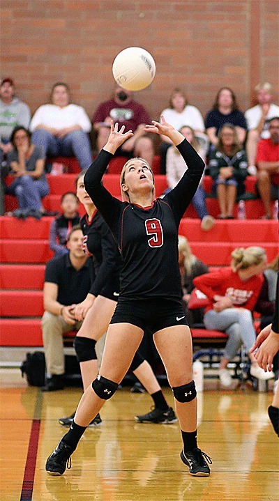 Lauren Rose sets up the Coupeville offense Tuesday.