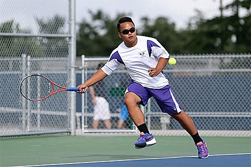 Raymond Paraiso runs down a ball in Monday's match with Glacier Peak.