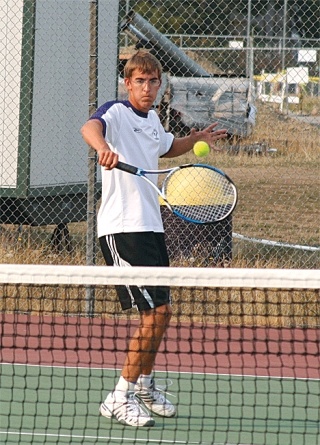 Oak Harbor’s Jordan Kingma keeps his eyes on the ball and makes a strong backhand return.