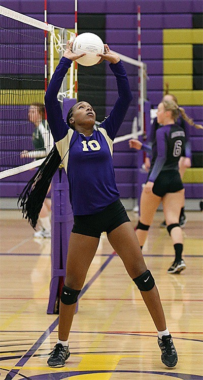 Janae Payne sets for Oak Harbor in the jamboree Saturday.