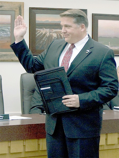 Scott Dudley is sworn into office Tuesday night at the council chambers at City Hall. Dudley is new to the council