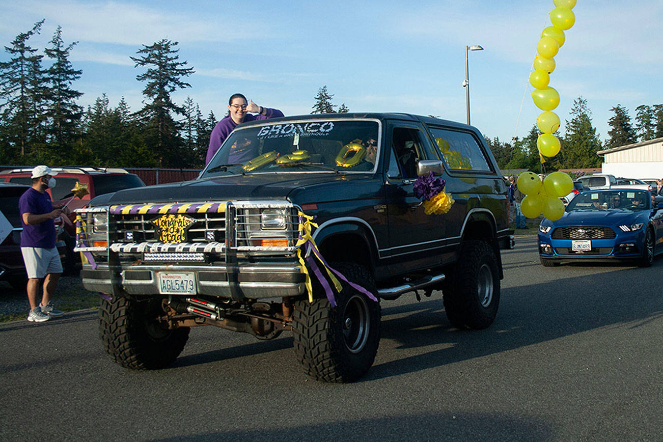 Photo by Brandon Taylor Oak Harbor High School students drive around the high school in decorated cars                                 Photo by Brandon Taylor Oak Harbor High School students drive around the high school in decorated cars                                 Photo by Brandon Taylor Oak Harbor High School students drive around the high school in decorated cars                                 Photo by Brandon Taylor Oak Harbor High School students drive around the high school in decorated cars                                 Photo by Brandon Taylor Oak Harbor High School students drive around the high school in decorated cars                                 Photo by Brandon Taylor Oak Harbor High School students drive around the high school in decorated cars