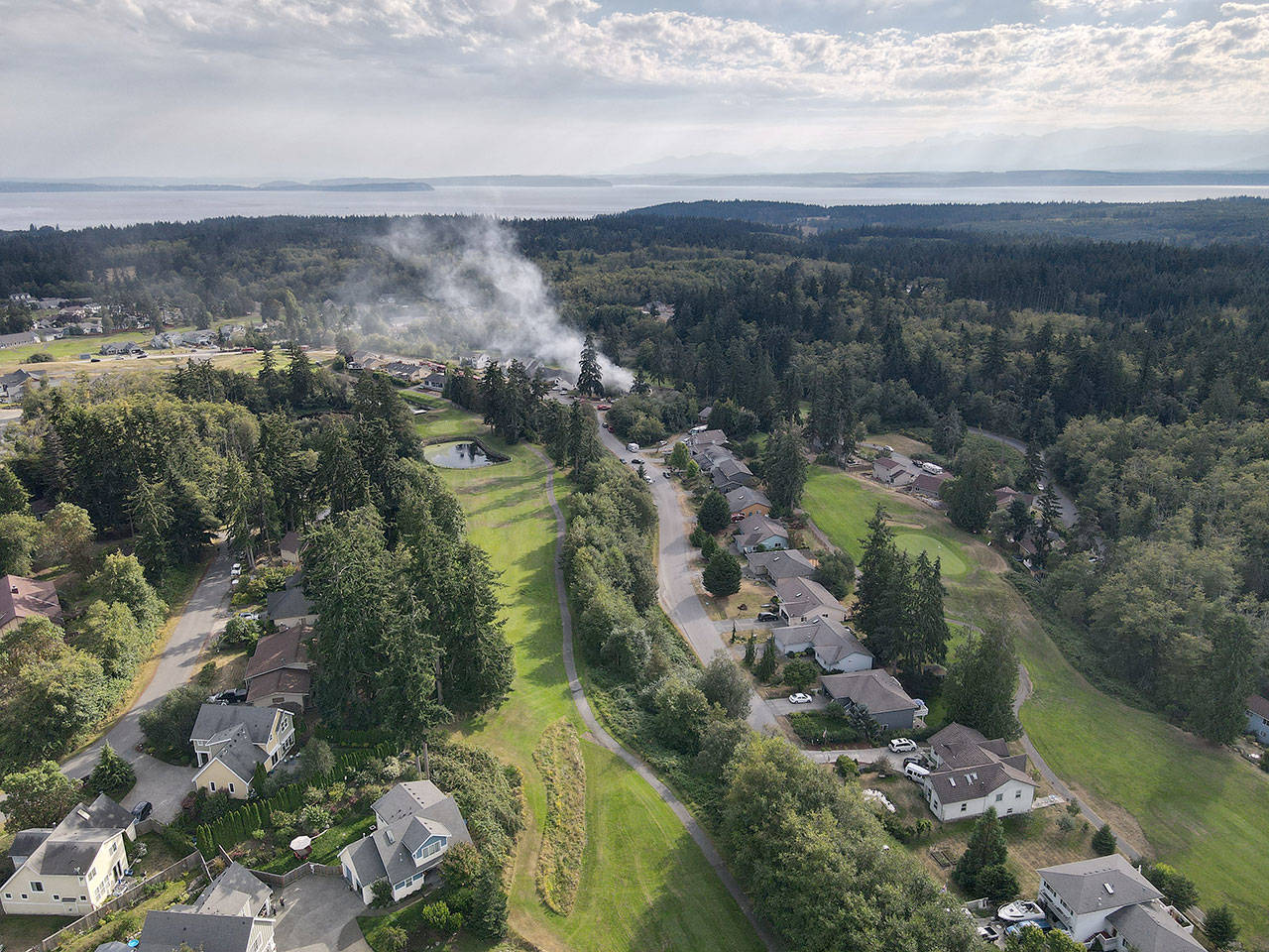 Using garden hoses, neighbors help fight fire