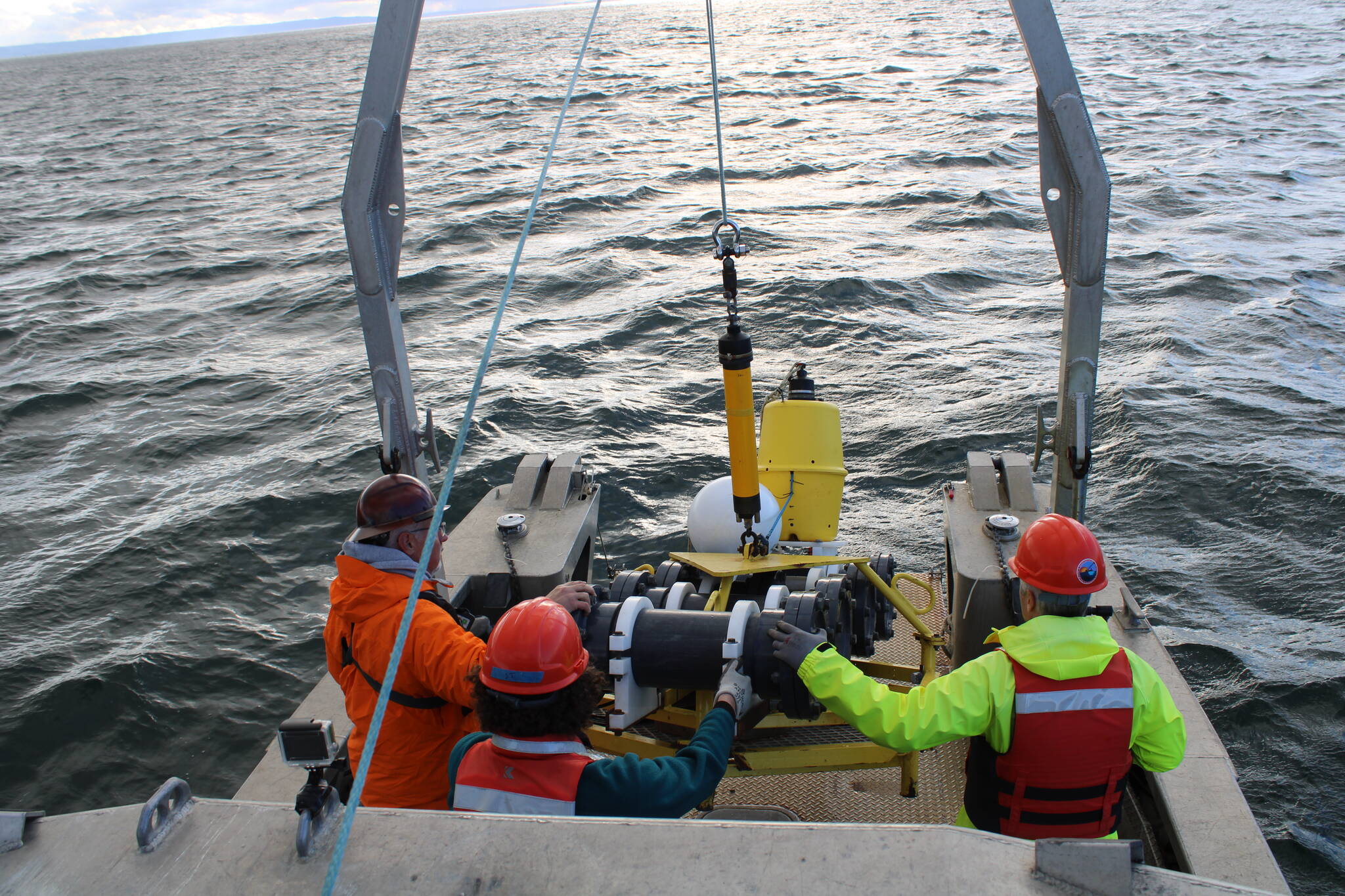 Photo by Ardi Kveven
On Dec. 12, Quiet Sound deployed a hydrophone to measure underwater radiated ship noise during and after the slowdown trial. The hydrophone will collect a month of acoustic data during the slowdown, and a comparison month of data after the slowdown is over.