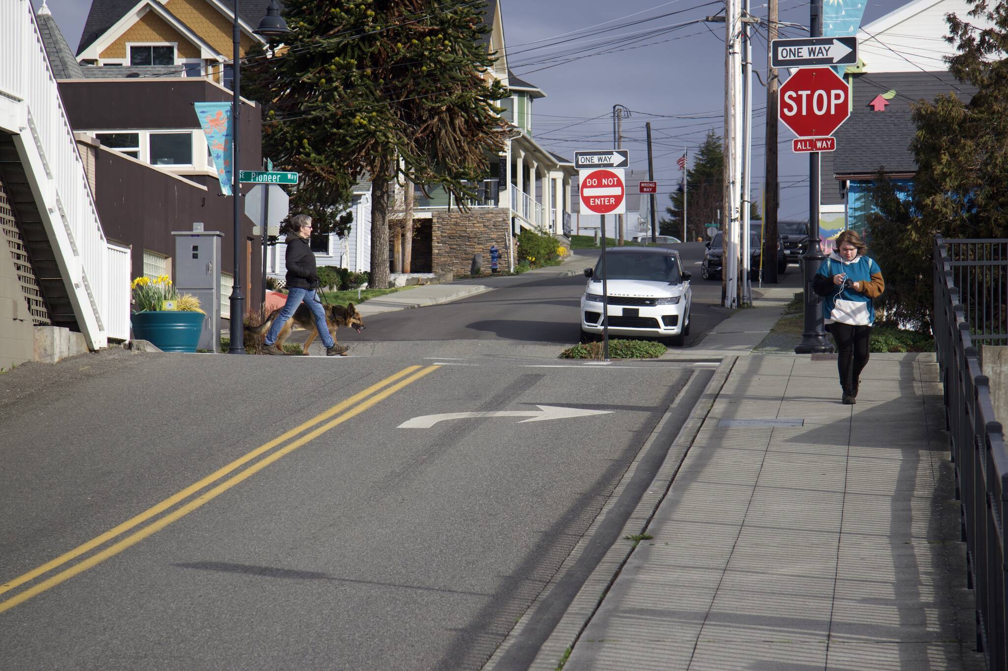 Photo by Rachel Rosen/Whidbey News-Times
Two pedestrians walk through downtown Oak Harbor.