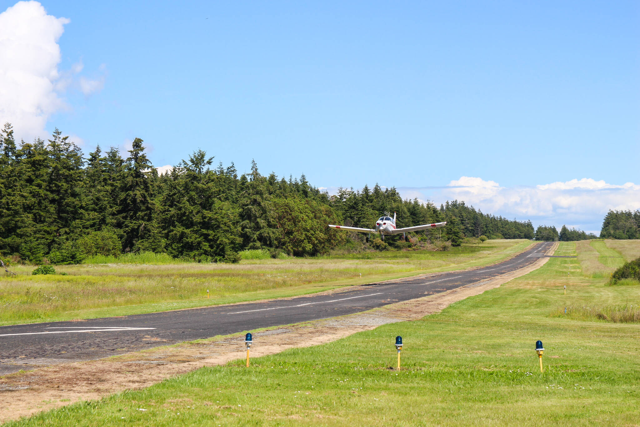 The 1969 Piper Cherokee 140 lands on the DeLaurentis International Airport. (Photo by Luisa Loi)