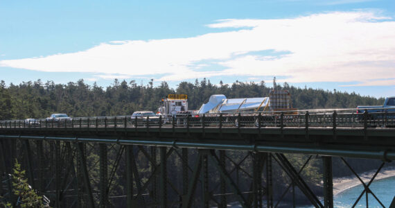 Photo by Luisa Loi
On Sept. 30, a truck transported the 40-foot-tall “Angel de la Creatividad” sculpture from Bellingham.