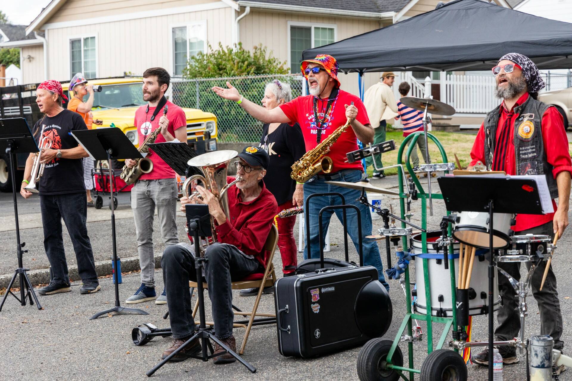 Photo by Hank Leiter
At left, Lance, Rickey, Bruce, Lynne, Curtis and David at Tacoma HONK! Fest in September.