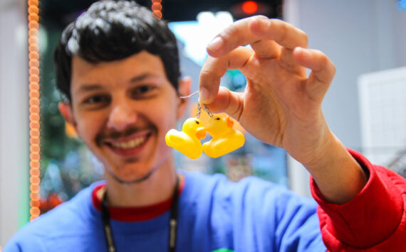 Photo by Luisa Loi
Rubber ducky earrings.