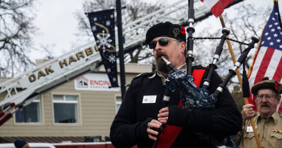 Don Scoby, commander of Scottish American Military Society Pig War Post 1859, plays the bagpipe at the Veteran's Day Parade in Oak Harbor. (Photo by Sam Fletcher)