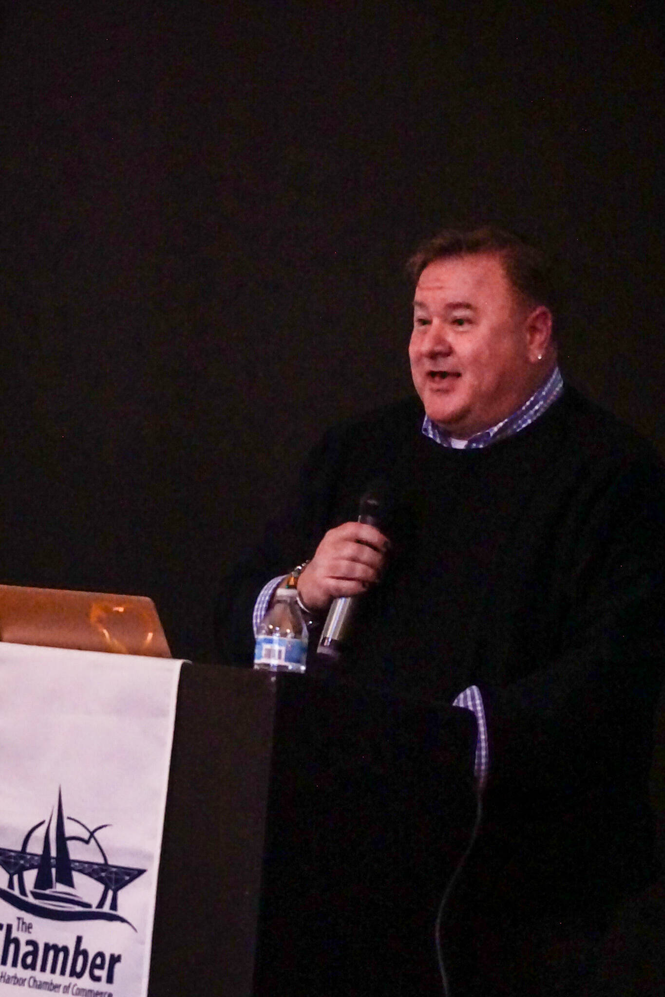 Oak Harbor Mayor Ronnie Wright addresses Chamber of Commerce luncheon attendees with a State of the City address on Thursday. (Photo by Sam Fletcher)