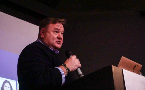 Oak Harbor Mayor Ronnie Wright addresses Chamber of Commerce luncheon attendees with a State of the City address on Thursday. (Photo by Sam Fletcher)